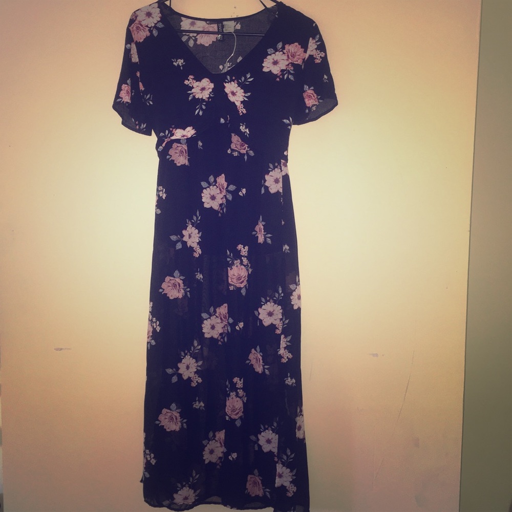H&M Divided floral two piece 💕🌸